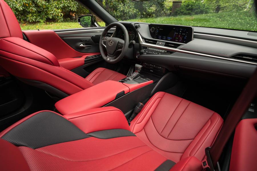 Интерьер Lexus ES300h F-Sport 2018 года  (WW) (фото 21 из 46)